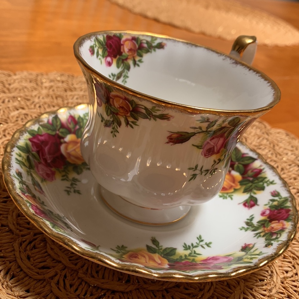 Old Country Roses Royal Albert LTD 1962 Bone China-Made in England Tea C/Sauce - Picture 4 of 6